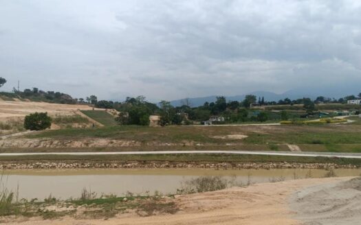 Espectacular lote en condominio Valle de España