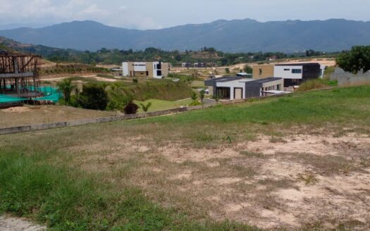 Espectacular lote en condominio Valle de España