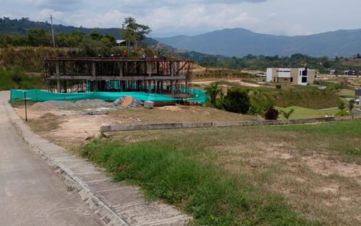 Espectacular lote en condominio Valle de España