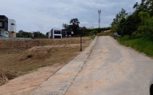 Espectacular lote en condominio Valle de España