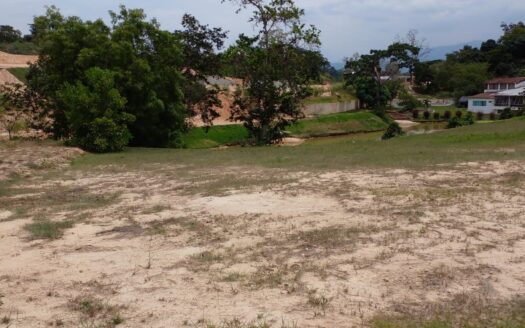 Espectacular lote en condominio Valle de España