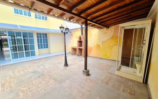 Muy bien ubicada y linda casa en el Prado