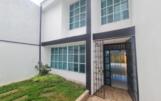 Muy bien ubicada y linda casa en el Prado