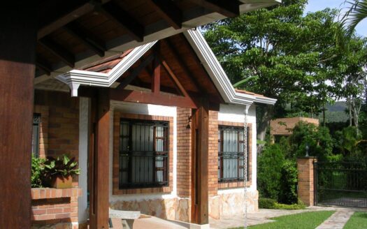 EXCELENTE CASA EN MARAVILLOSO CONJUNTO RESIDENCIAL CAMPESTRE