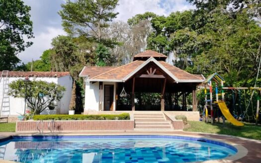 EXCELENTE CASA EN MARAVILLOSO CONJUNTO RESIDENCIAL CAMPESTRE