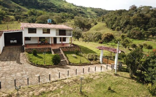 MARAVILLOSA FINCA SUBURBANA EN OIBA