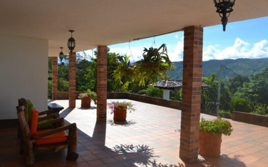 MARAVILLOSA FINCA SUBURBANA EN OIBA