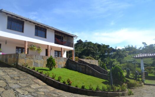 MARAVILLOSA FINCA SUBURBANA EN OIBA