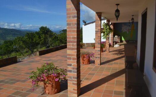 MARAVILLOSA FINCA SUBURBANA EN OIBA