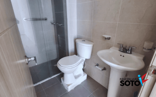 VIVA FRENTE A UN PARQUE EN EL BARRIO ANTONIA SANTOS