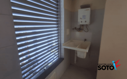 VIVA FRENTE A UN PARQUE EN EL BARRIO ANTONIA SANTOS