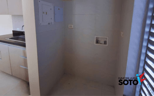 VIVA FRENTE A UN PARQUE EN EL BARRIO ANTONIA SANTOS