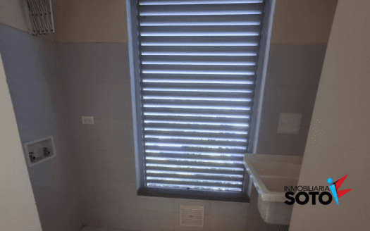 VIVA FRENTE A UN PARQUE EN EL BARRIO ANTONIA SANTOS