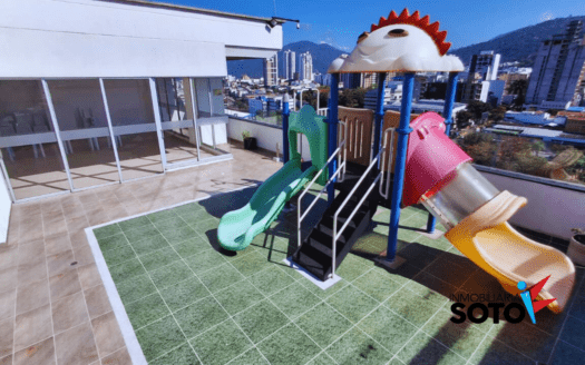 VIVA FRENTE A UN PARQUE EN EL BARRIO ANTONIA SANTOS