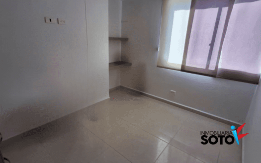 VIVA FRENTE A UN PARQUE EN EL BARRIO ANTONIA SANTOS