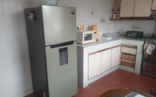 CASA AMPLIA Y MUY BIEN SITUADA EN LA VICTORIA