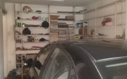 CASA AMPLIA Y MUY BIEN SITUADA EN LA VICTORIA