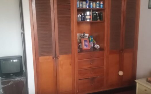 CASA AMPLIA Y MUY BIEN SITUADA EN LA VICTORIA