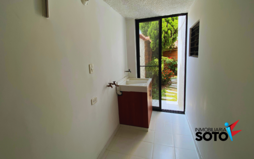 CASA EN ARRIENDO EN CONJUNTO CERRADO – UBICADO EN CAÑAVERAL FLORIDABLANCA